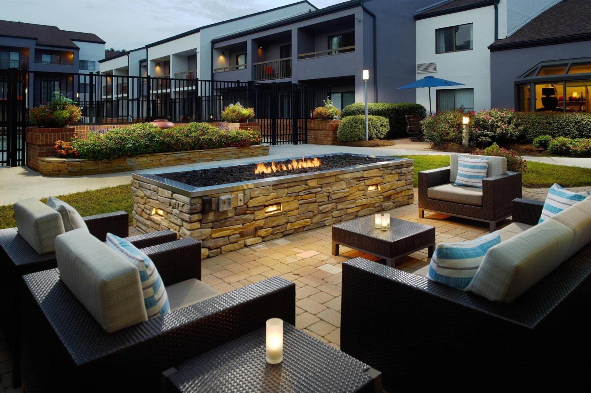 Hotel Courtyard By Marriott Raleigh Midtown Esterno foto
