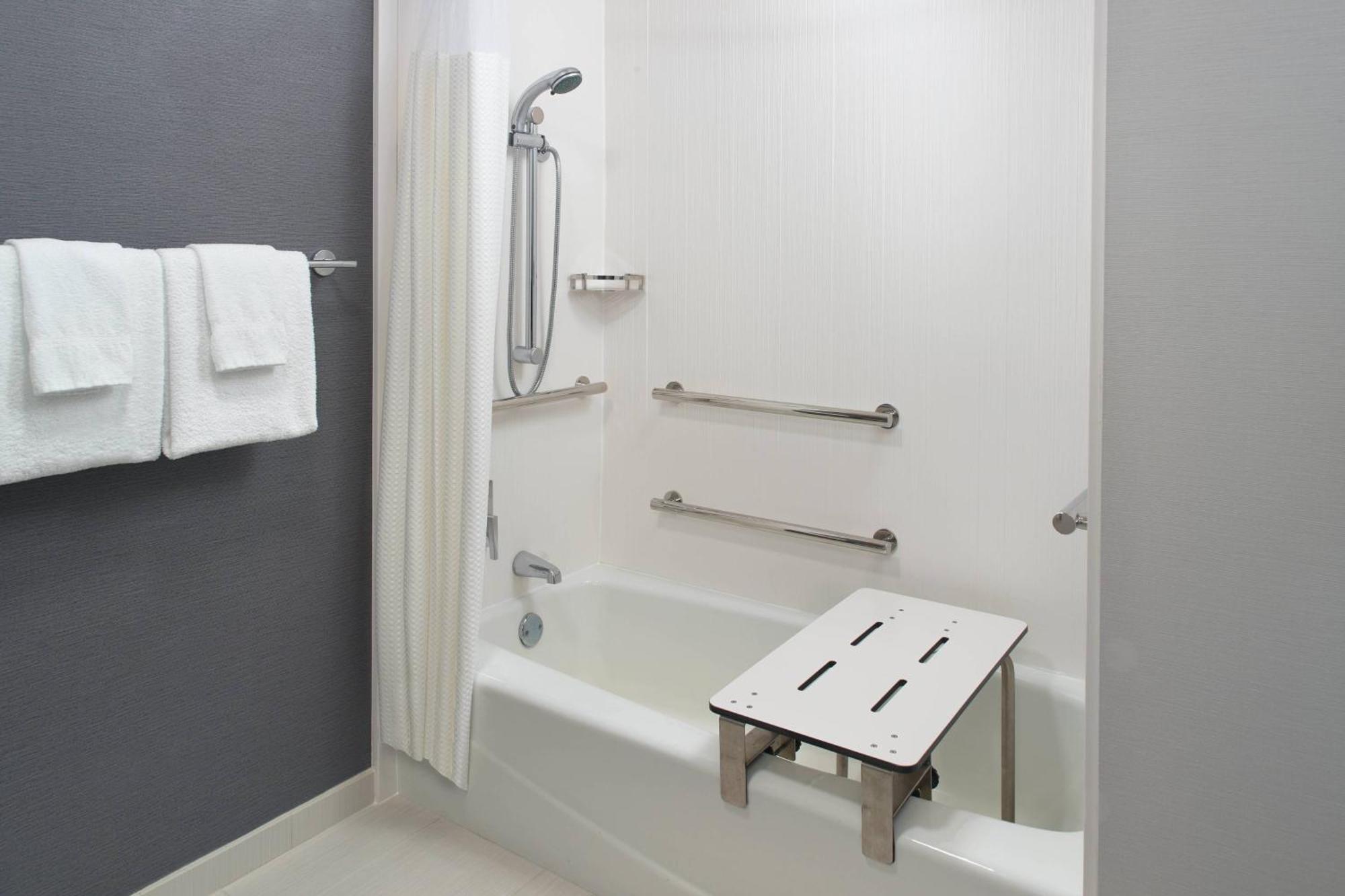 Hotel Courtyard By Marriott Raleigh Midtown Esterno foto