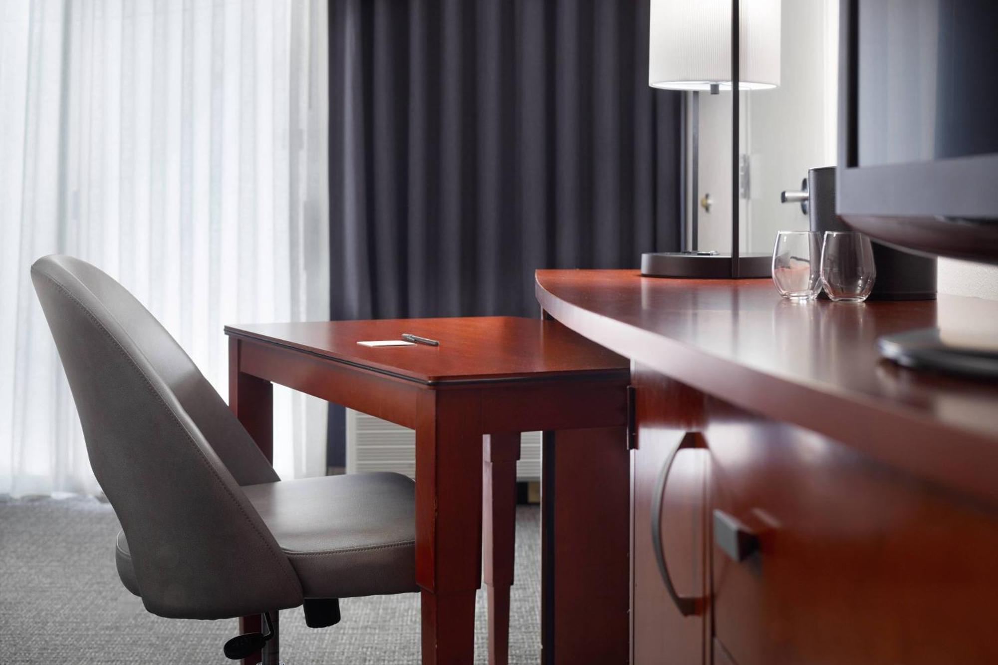 Hotel Courtyard By Marriott Raleigh Midtown Esterno foto