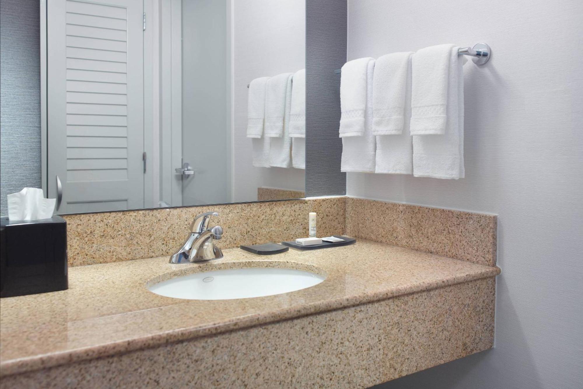 Hotel Courtyard By Marriott Raleigh Midtown Esterno foto